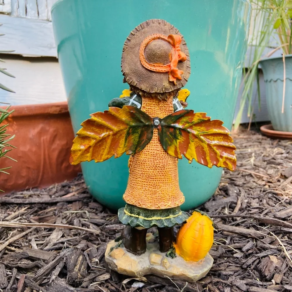 Vintage Thanksgiving Harvest Lady Fall Autumn Figurine 8.5” Tall